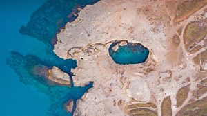 La grotte de la poésie prise de vue aérienne de la grotte de la poésie